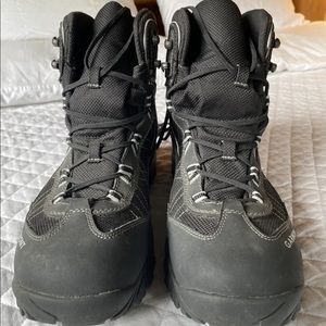 Garmont Mens Momentum GTX Gray/Black Leather Waterproof Hiking Boots Sz. 11.5